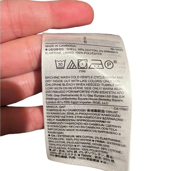 Gap maroon velvet mini skirt. Size 2 - Picture 4 of 8